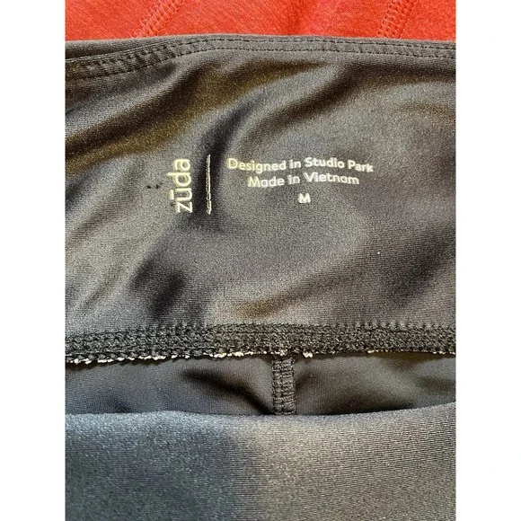 Zuda Women's Black Shiny Leggings with Cross Cross Detail Size‎ Medium - Picture 12 of 13